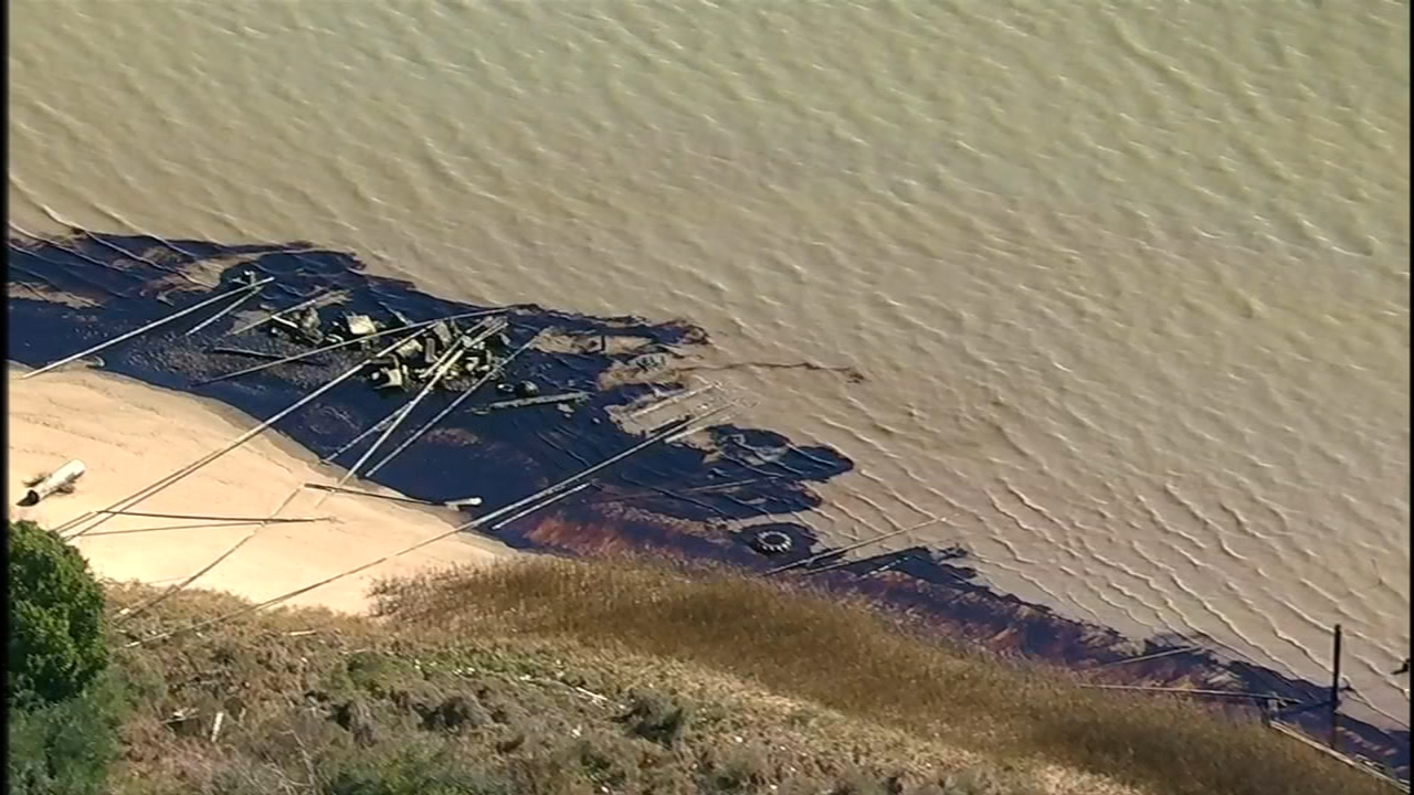 Hundreds of gallons of crude oil spills near Baytown