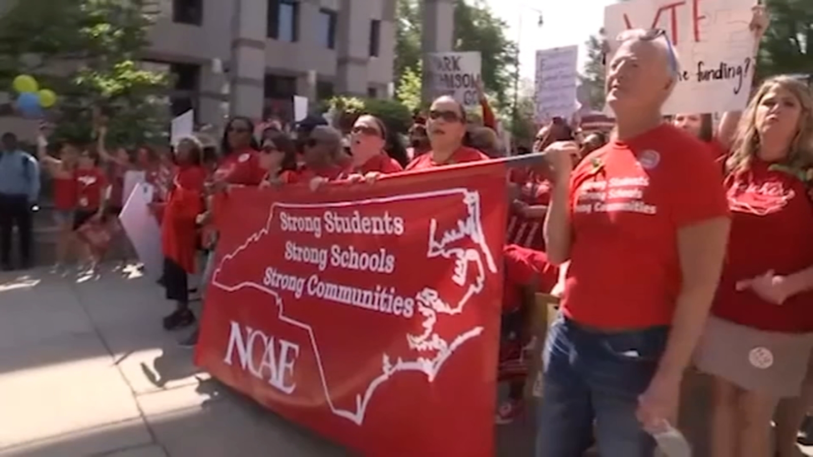 Teacher pay in North Carolina: Teachers and politicians dispute real salary 1 Teacher pay in North Carolina: Teachers and politicians dispute real salary 1
