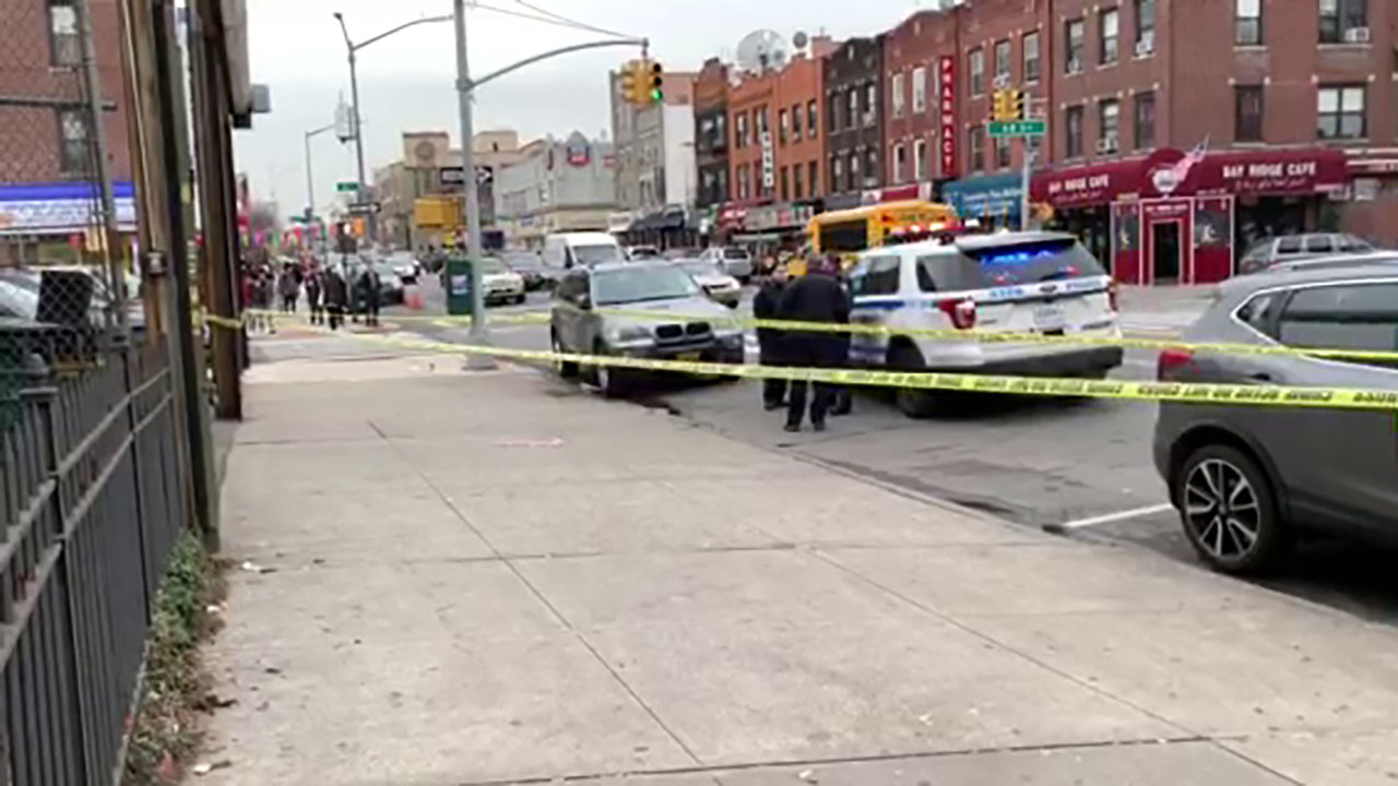 16-year-old stabbed in Brooklyn while trying to protect friend
