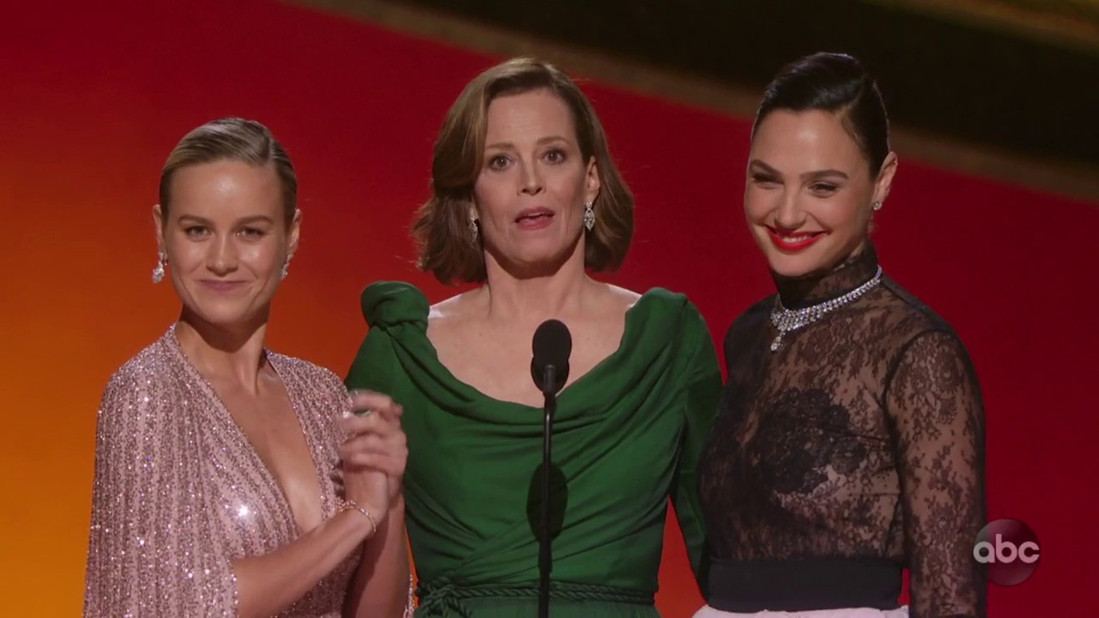 2020 Oscars Stars put focus on women's achievement during Academy