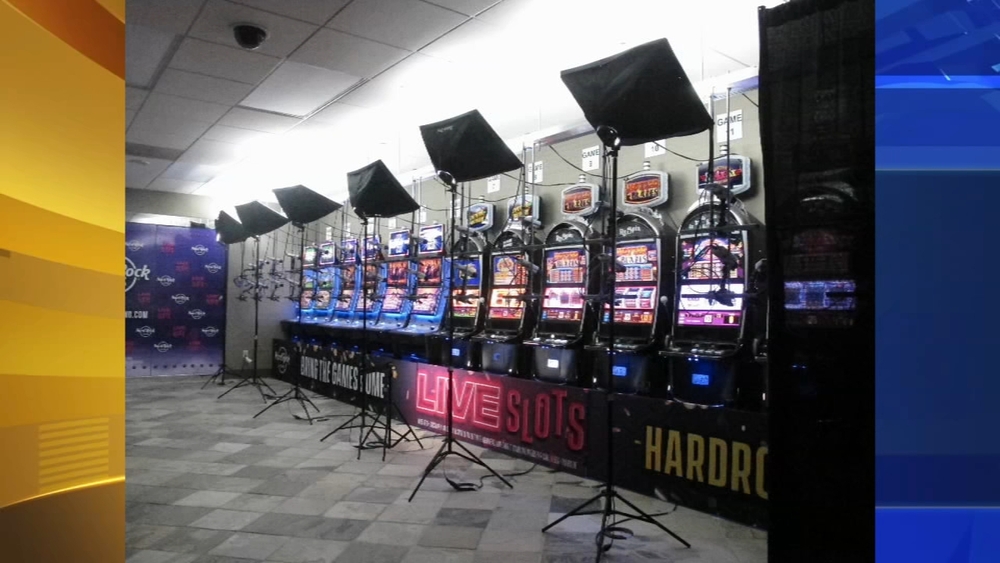Can't touch this: Real slot machines controlled online