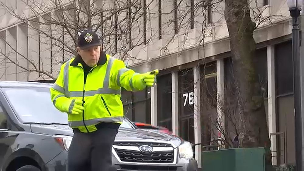'Dancing cop' directs traffic, delivers smiles in NJ