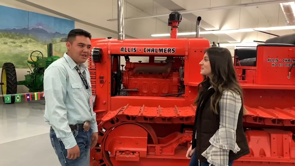 2 high school students receive scholarships to pursue agricultural careers