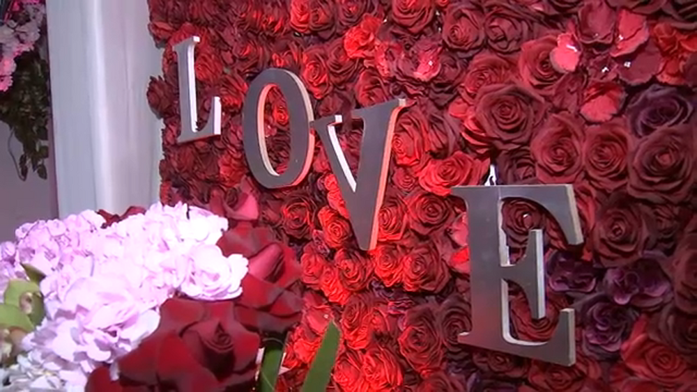 Shoppers rush to California Flower Mall in downtown LA