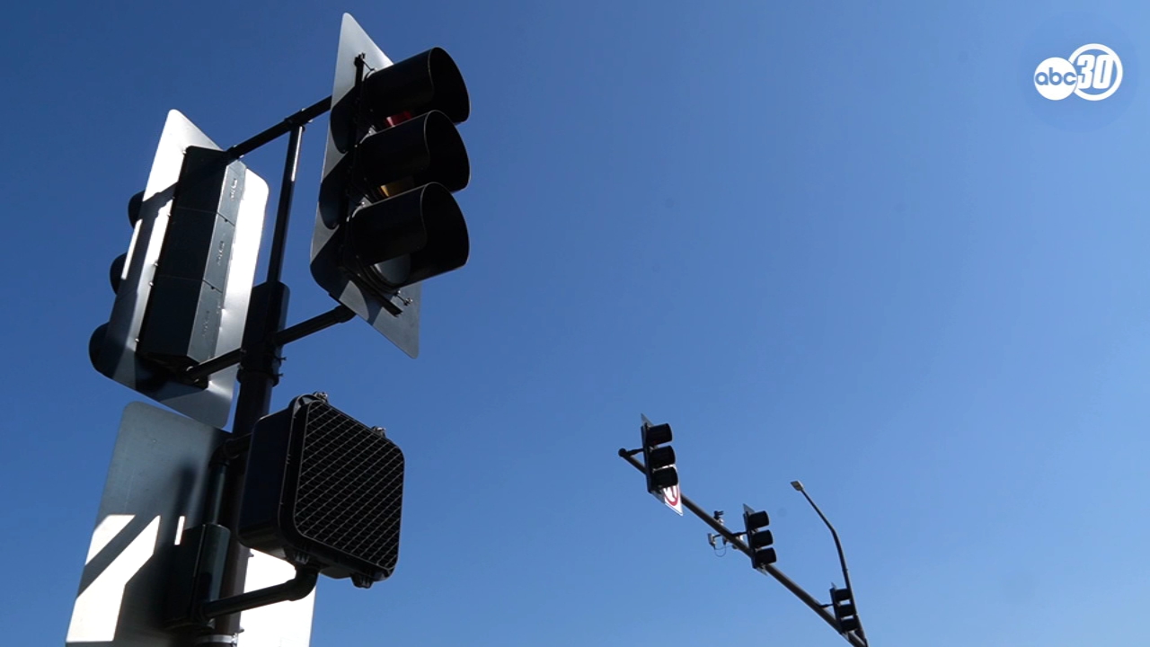 Know the Road: Can I change lanes in an intersection?