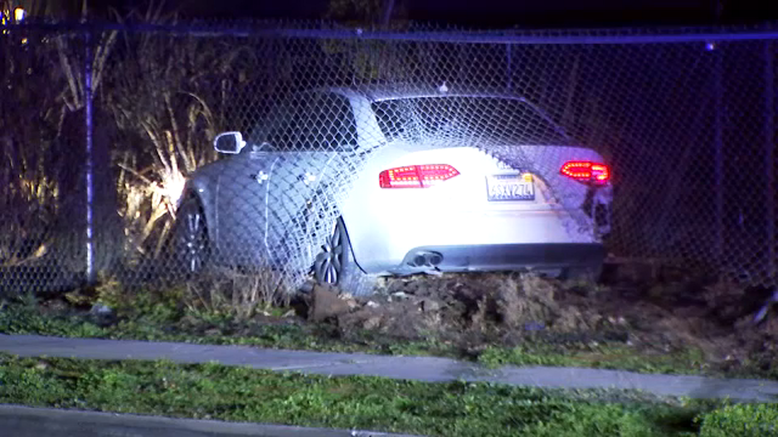 Driver in stolen vehicle hits police car, leads Fresno police officer