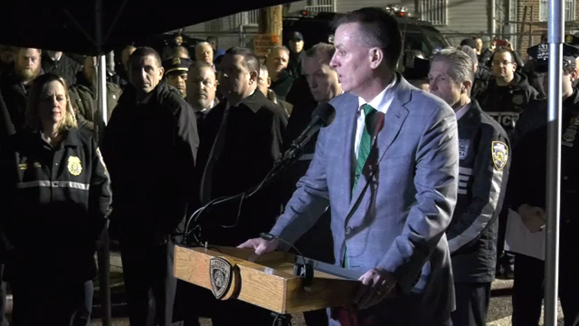 Memorial honors fallen NYPD officer in Queens