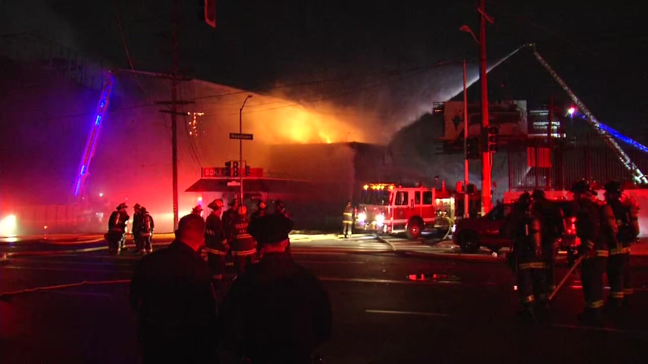 Crews contain 4-alarm warehouse fire in SF's Bayview Dist.San Francisco firefighters have contained a four-alarm blaze that has destroyed a towing warehouse, the adjoining Bonanza restaurant and an upstairs residential unit near the intersection of Toland Street and Evans Avenue, firefighters said. 