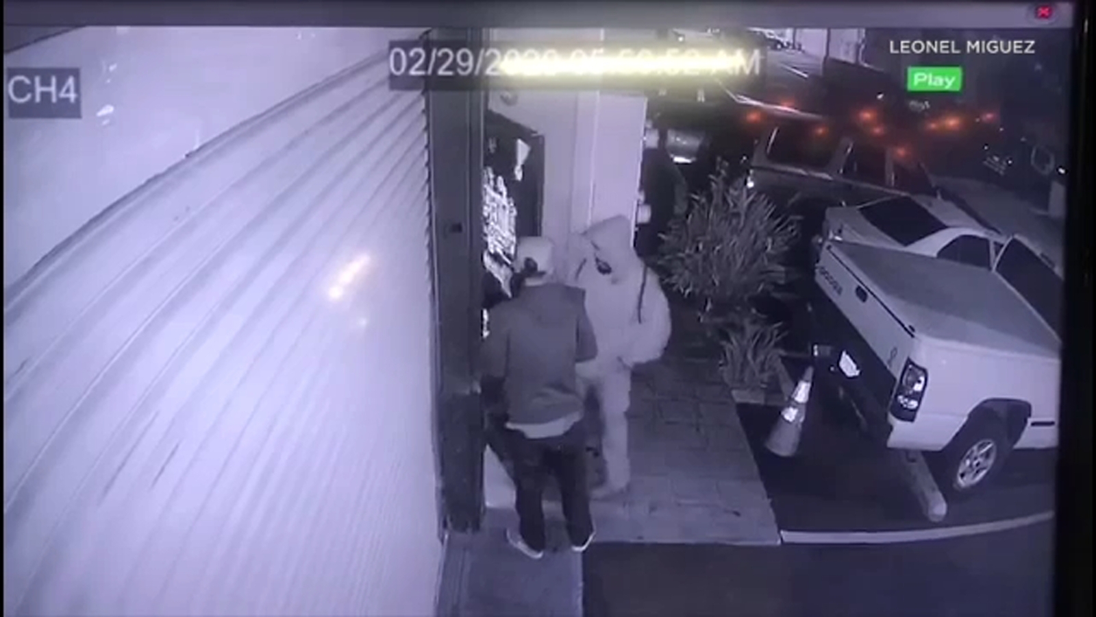 Caught on camera: Instruments stolen from Huntington Beach store - ABC7 ...