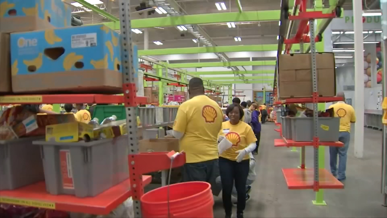 Houston Food Bank needs volunteers to pack quarantine kits
