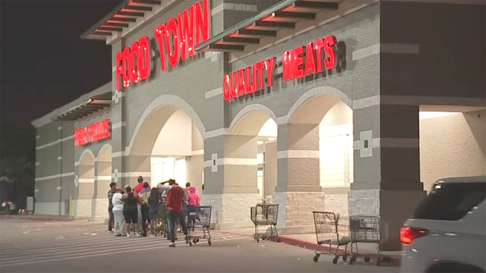 Food Town grocery store chain offers senior hours for customers over 65