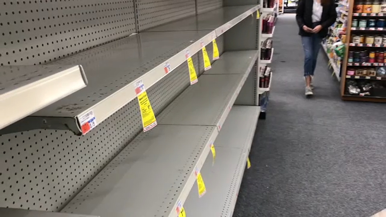 Coronavirus New York Nervous shoppers empty store shelves ABC7 New York