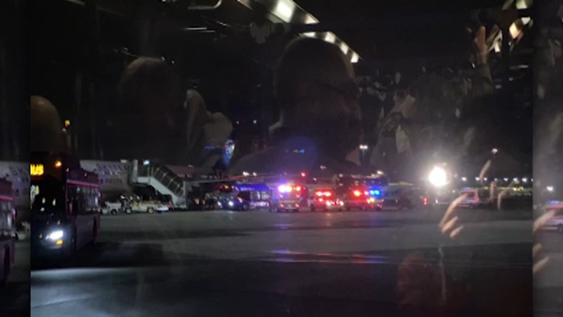 Coronavirus New York Flight Returns To Jfk Airport Over Covid 19 Jfk Airport Over Covid 19