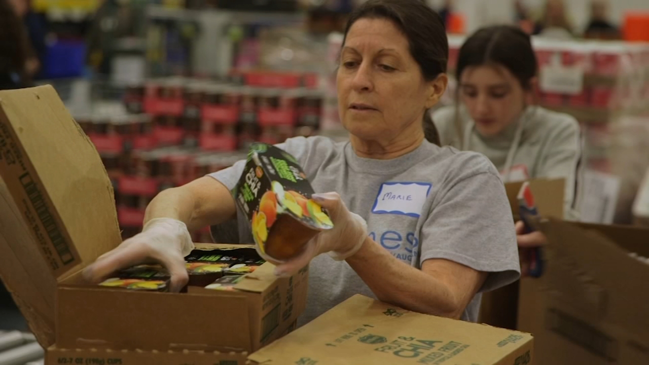 Northern Illinois Food Bank goes into "disaster mode" as COVID-19 increases food insecurity in Chicago suburbs