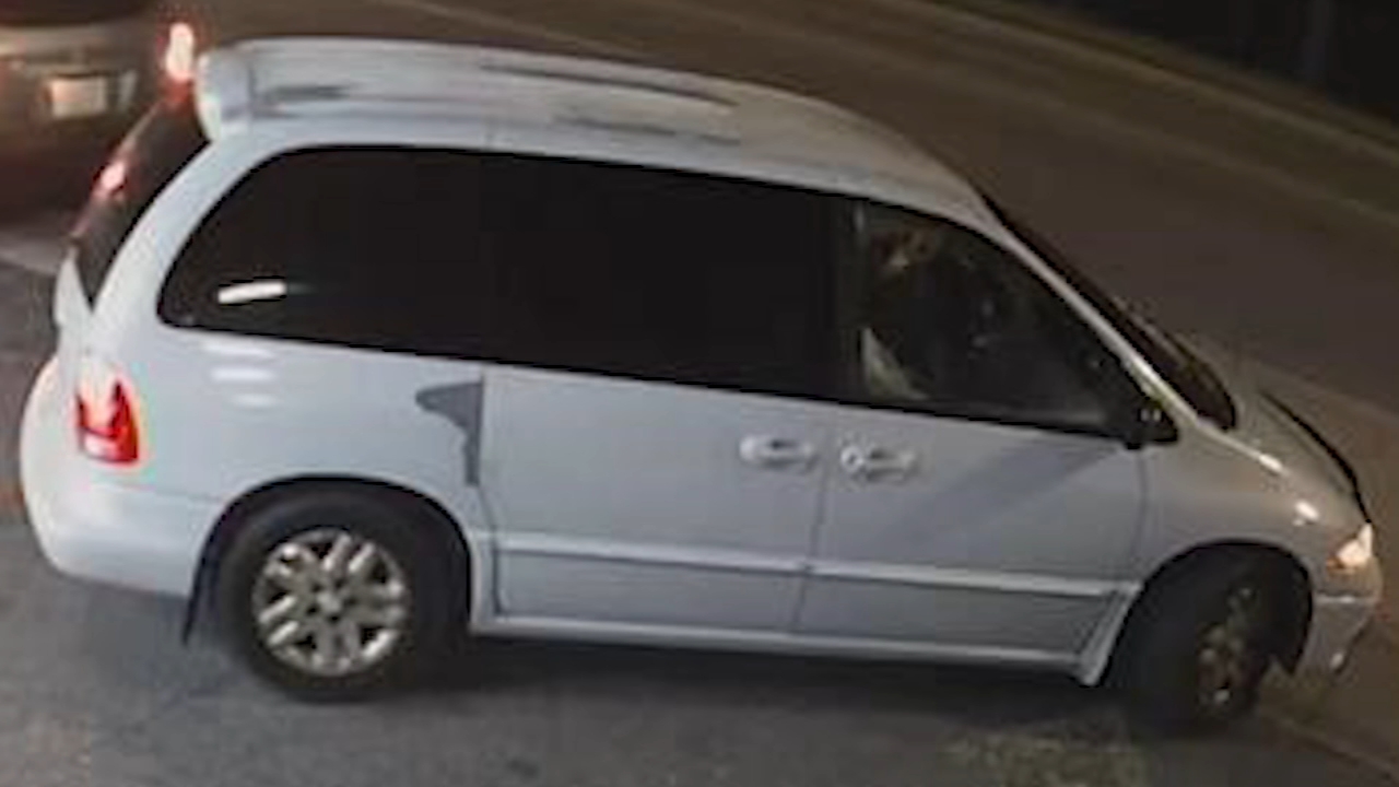 Fayetteville police searching for man, vehicle of interest after man killed at convenience store