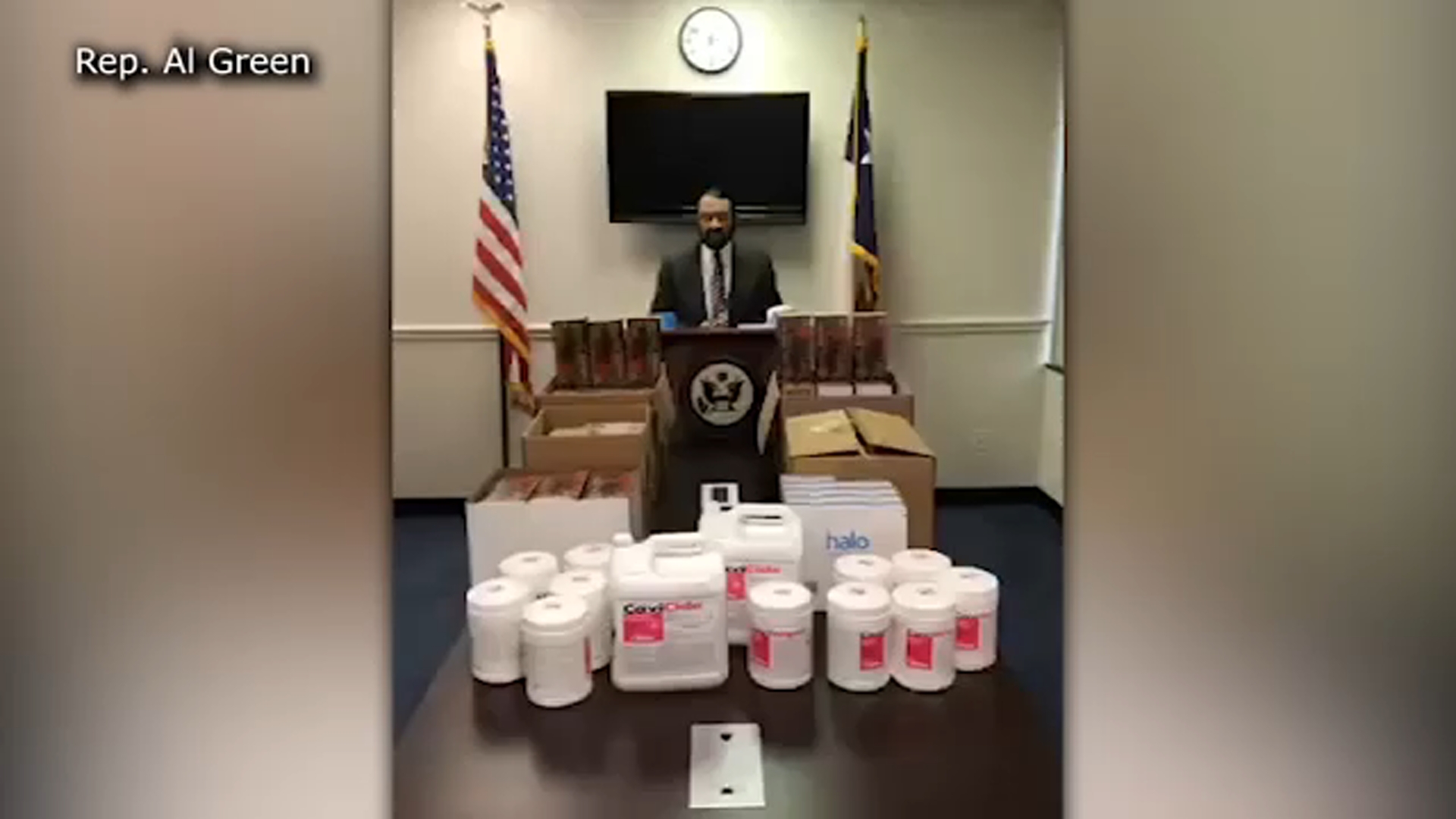 Rep. Al Green distributes materials provided by dental office