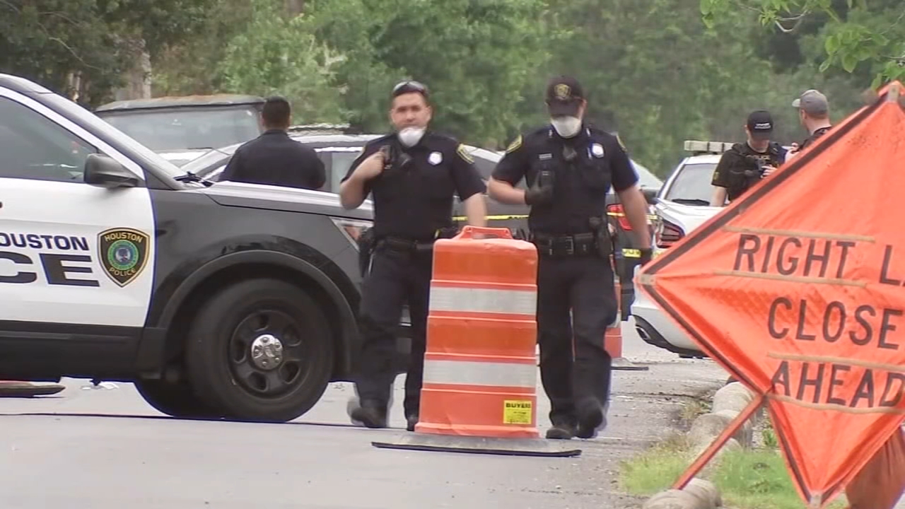 Number of residents and first responders with COVID-19 rising rapidly, Mayor Turner says