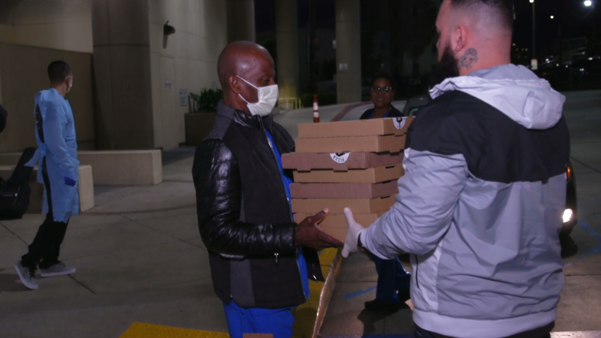 Pizza Sociale gives free pizza to hospitals
