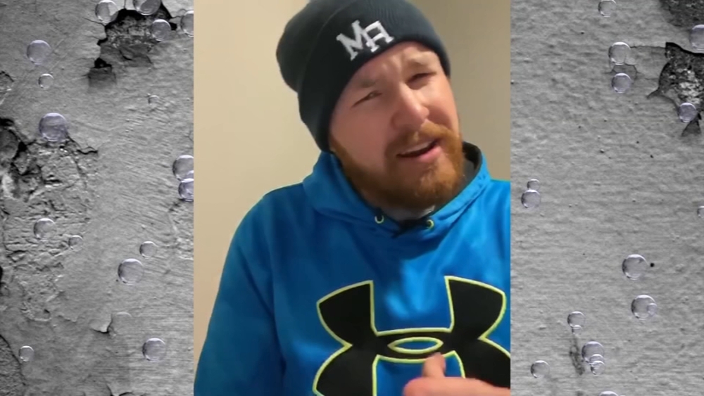 Rapping teacher puts smile on students' faces