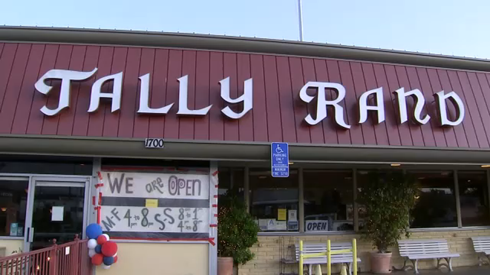 Family Owned Restaurant In Burbank Feeling Impact Of Coronavirus Pandemic Still Serving Neighborhood Abc7 Los Angeles