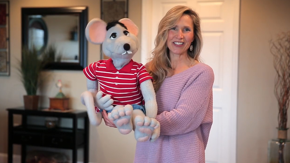 Virtual ventriloquist keeps kids smiling during quarantine celebrations 
