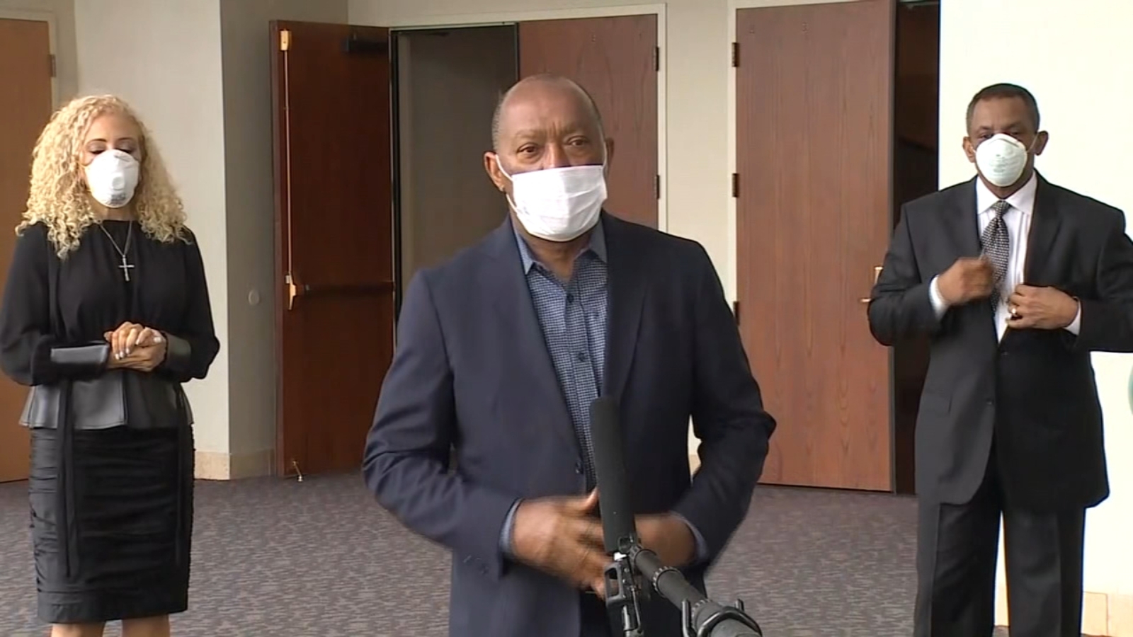 Coronavirus Turner tours Houston churches and meets with faith leaders