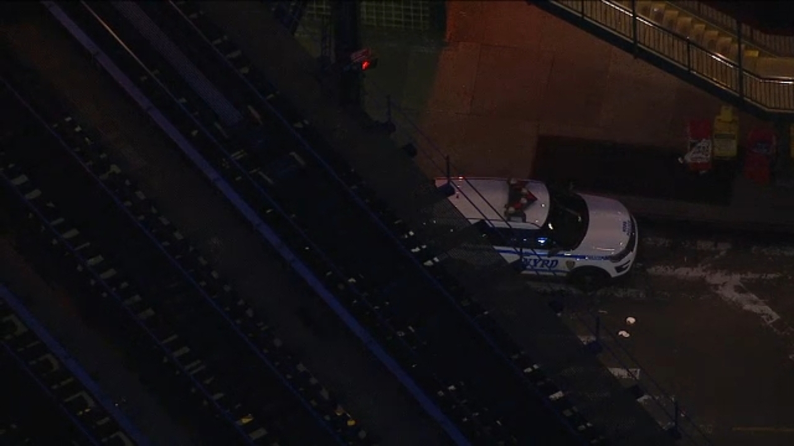 Man fatally stabbed on J train in Williamsburg, Brooklyn - ABC7 New York