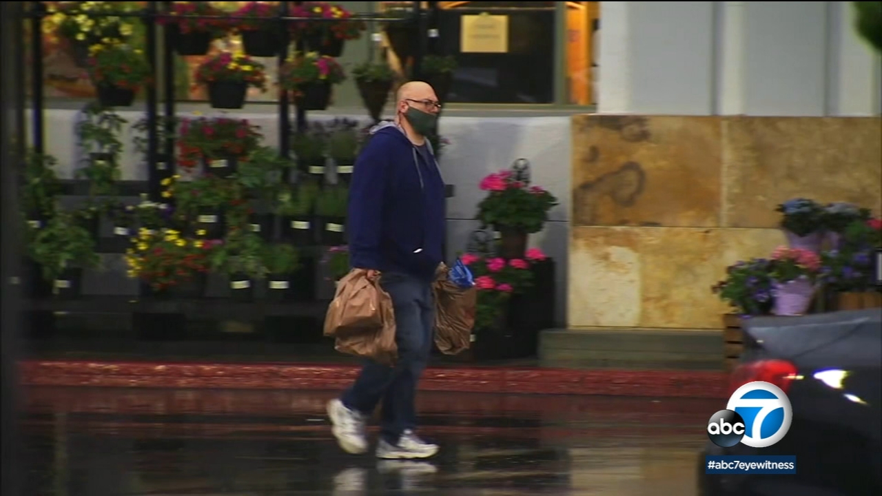 Garcetti orders employees, customers of LA businesses to wear masks