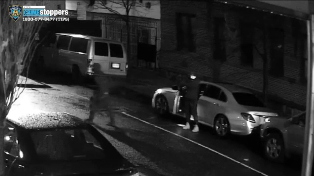 Search for 4 men in Bronx jewelry heist