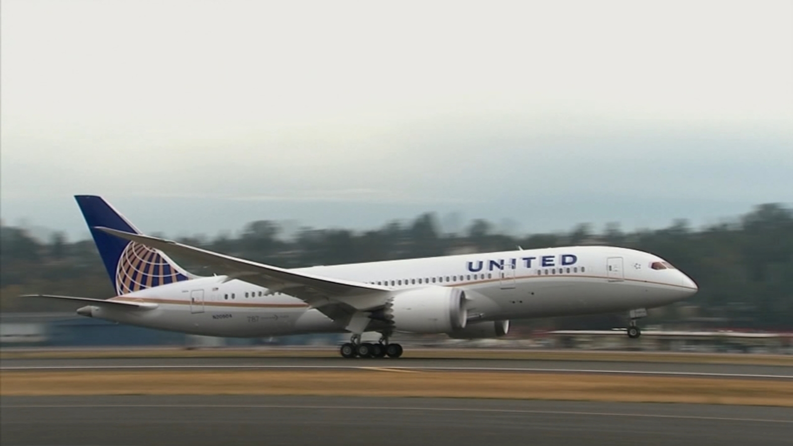 Airlines issuing refunds for cancelled trips, extending options to