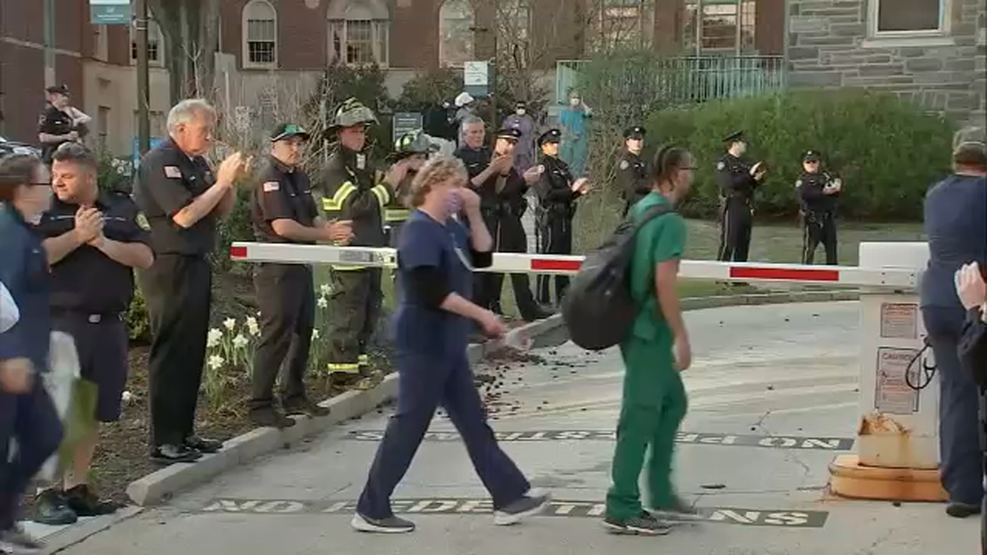 Healthcare workers at Bryn Mawr Hospital honored with applause