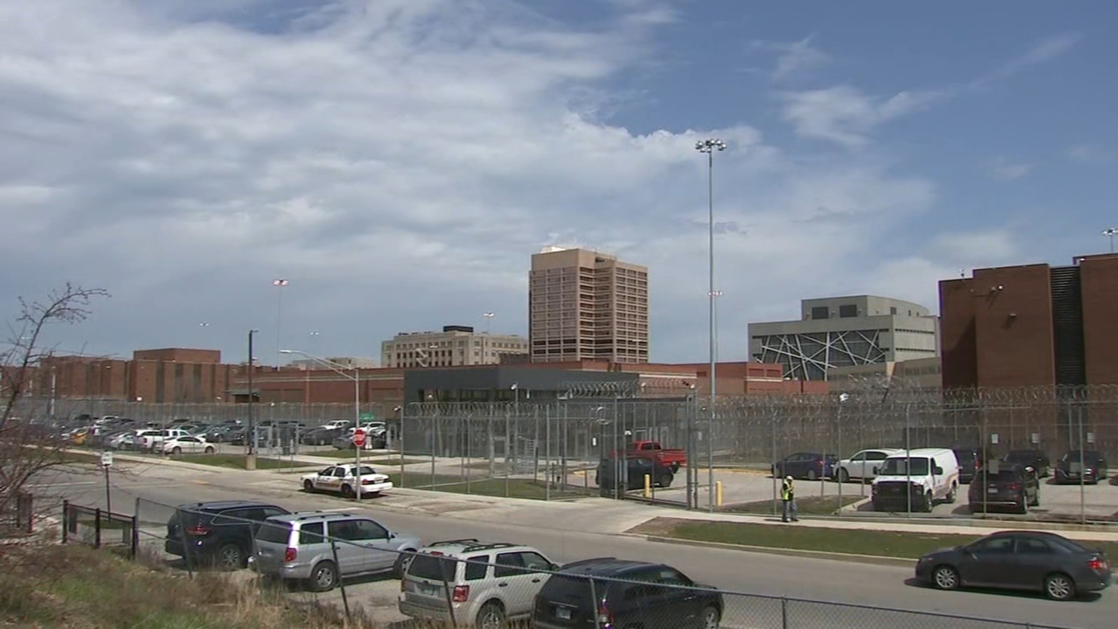 Coronavirus Chicago Judge Matthew Kennelly orders changes at Cook County Jail but no detainee