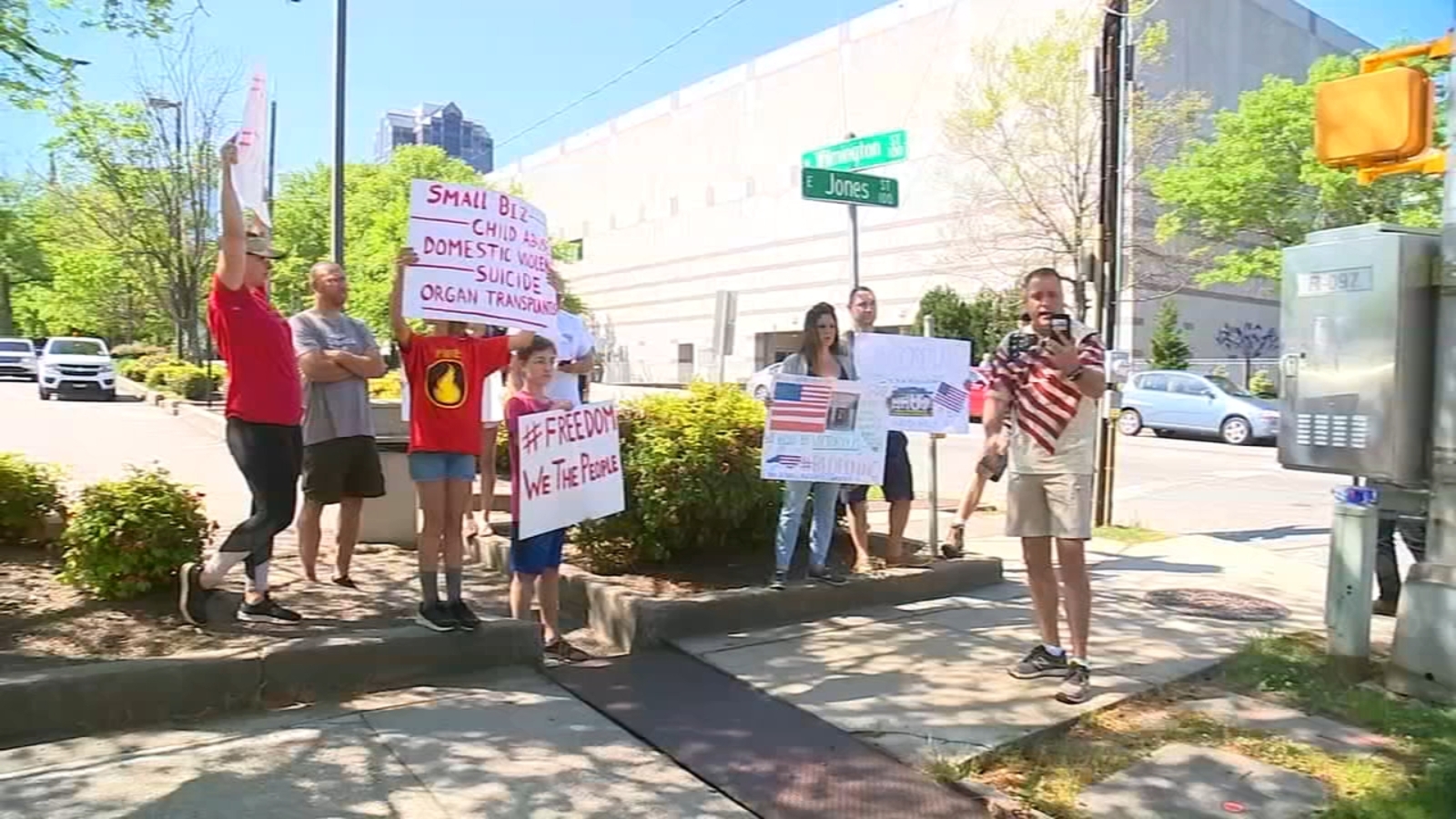 Coronavirus Nc 1 Arrested As Reopen Nc Protesters Violate State S Stay At Home Order In Downtown Raleigh Abc11 Raleigh Durham