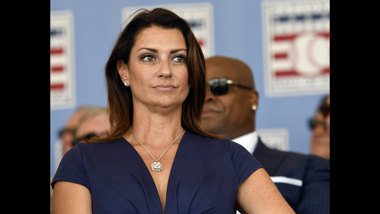 Brandy Halladay, widow of Roy Halladay NTSB report caused family to