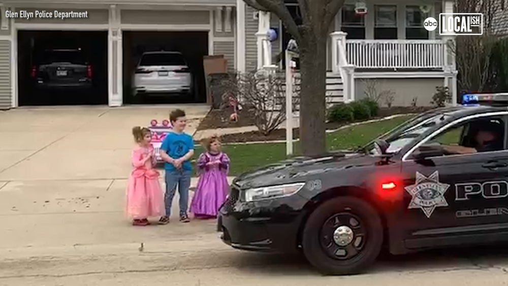 Chicago area police host parades for kids during lockdown