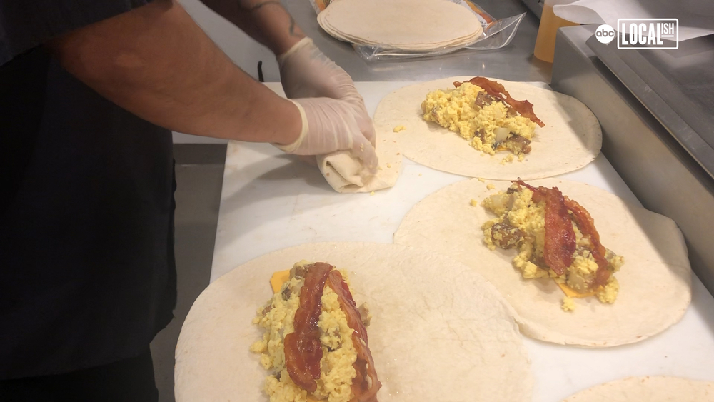 Steakhouse makes breakfast for Chicago's homeless