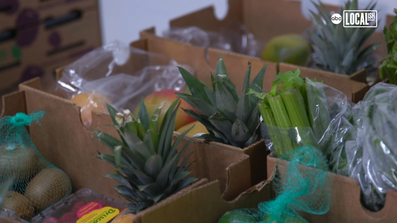 Los Angeles produce market gives back, helps undocumented workers in need ABC7 Los Angeles