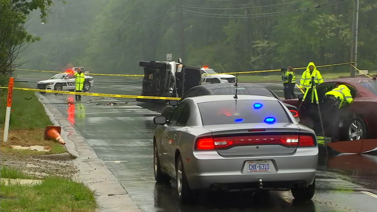 1 killed in single-vehicle crash in Durham