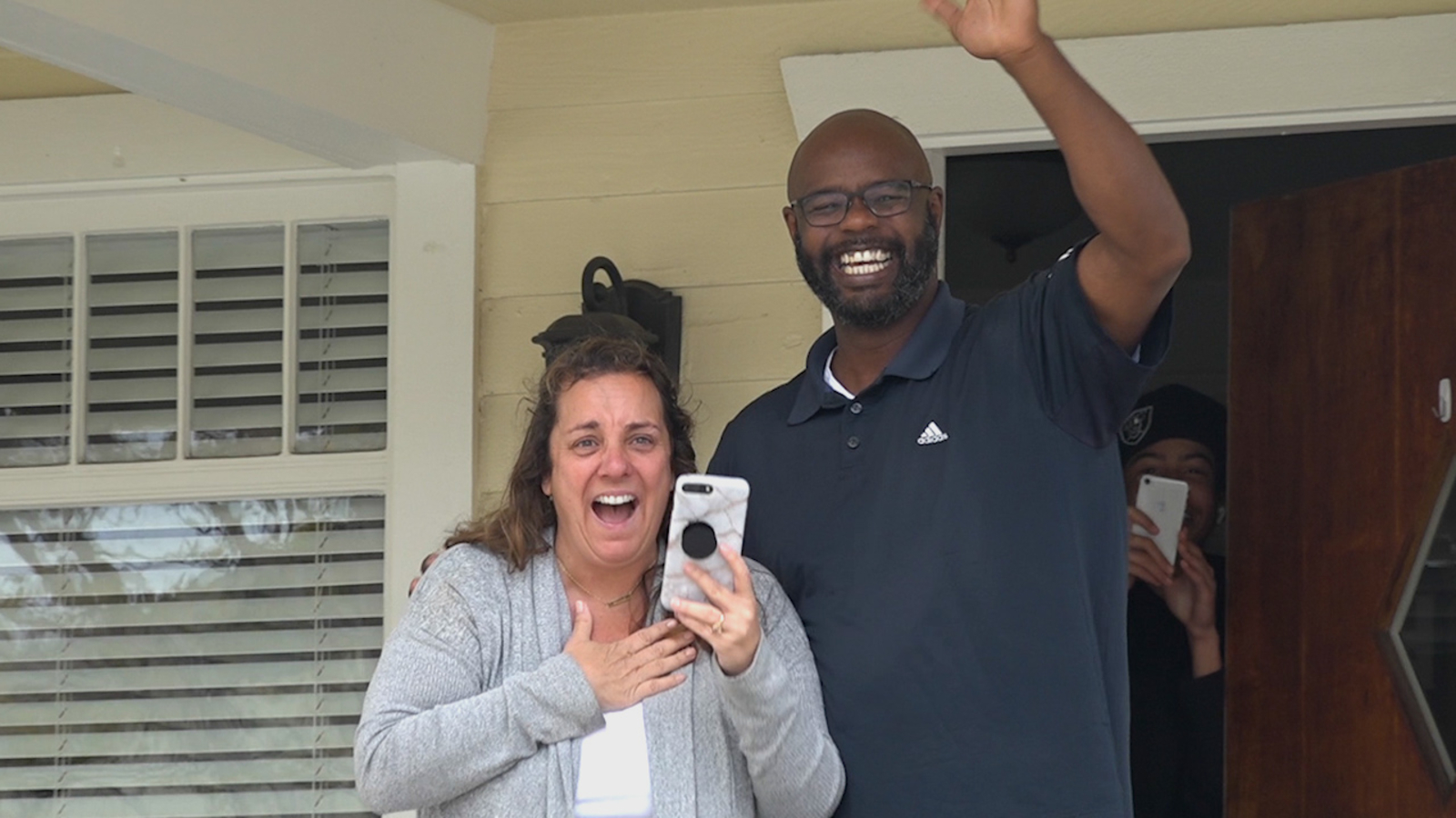 Long Beach Couple Surprised With Parade After Covid 19 Cancels Wedding Abc7 Los Angeles