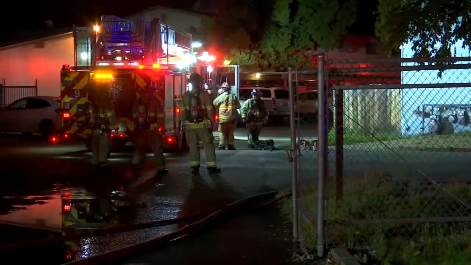 Family displaced after fire destroys central Fresno apartment - ABC30 ...