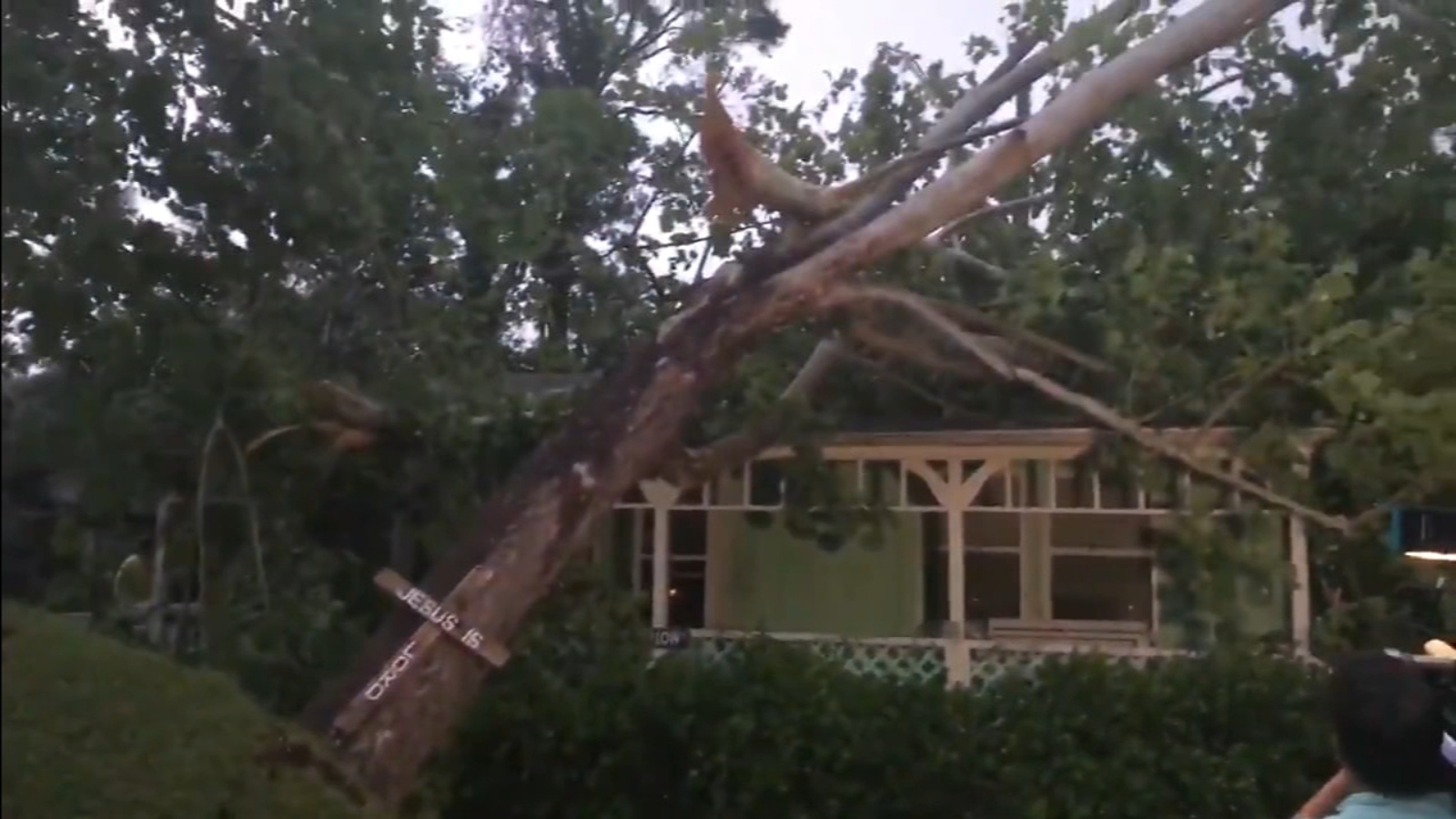 Dangerous tornado strikes near Lake Livingston ABC13 Houston