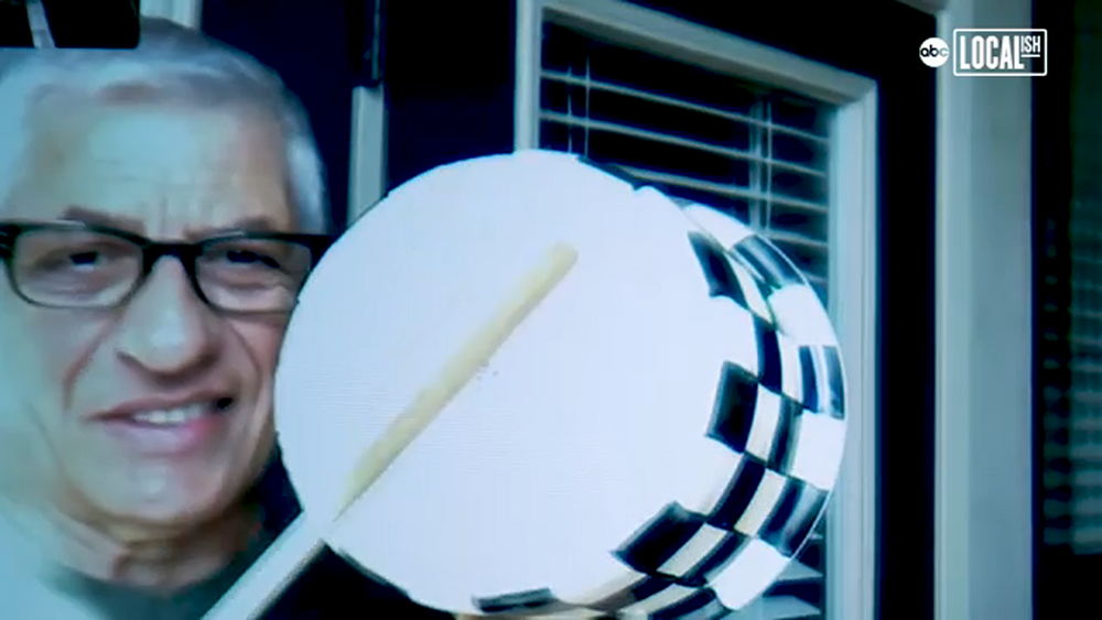 Couple uses pots and pans to hold concert on balcony