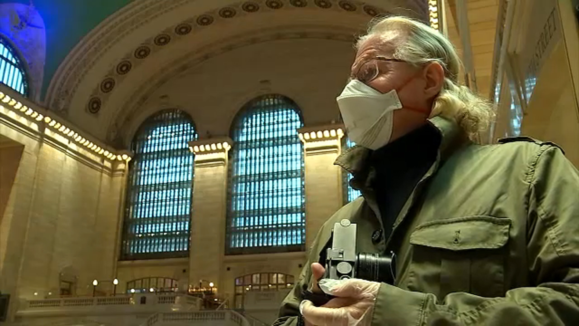 Photojournalist documents emotional images of NYC under lockdown