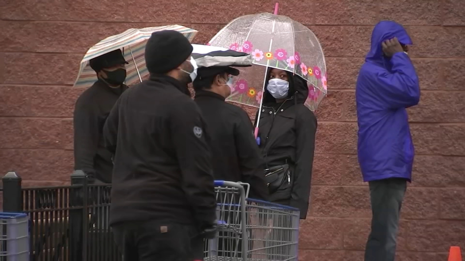 Coronavirus Chicago update April 29 Shoppers wait hours outside West