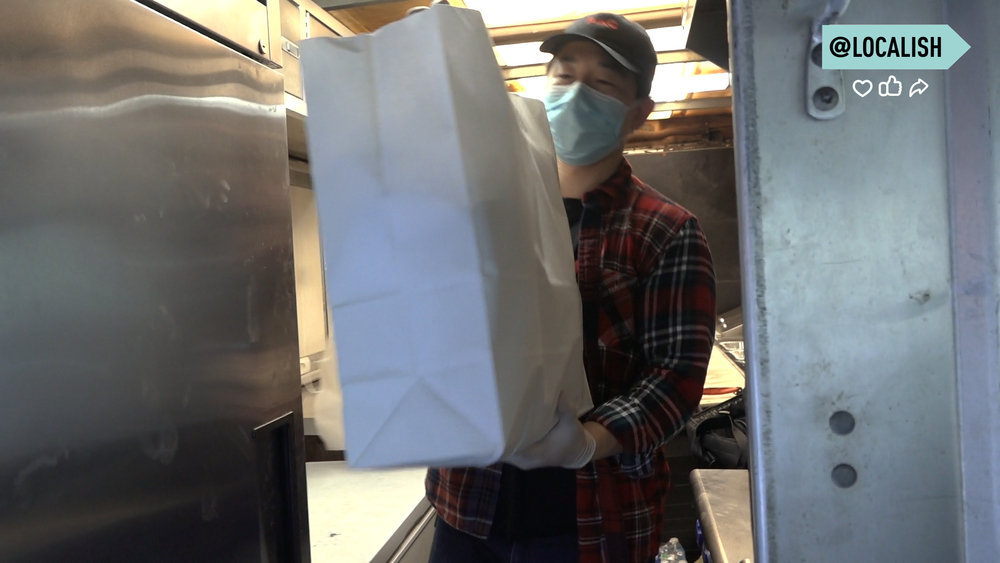 Chicago food trucks serve 1K meals for health care workers