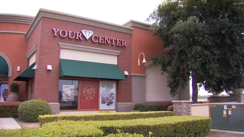 Visalia jewelry store reopens, defying state stay at home
