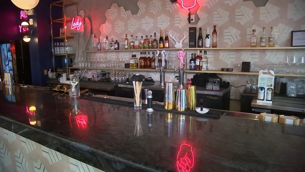 NC lawmakers consider allowing restaurants to sell mixed cocktails to-go during pandemic