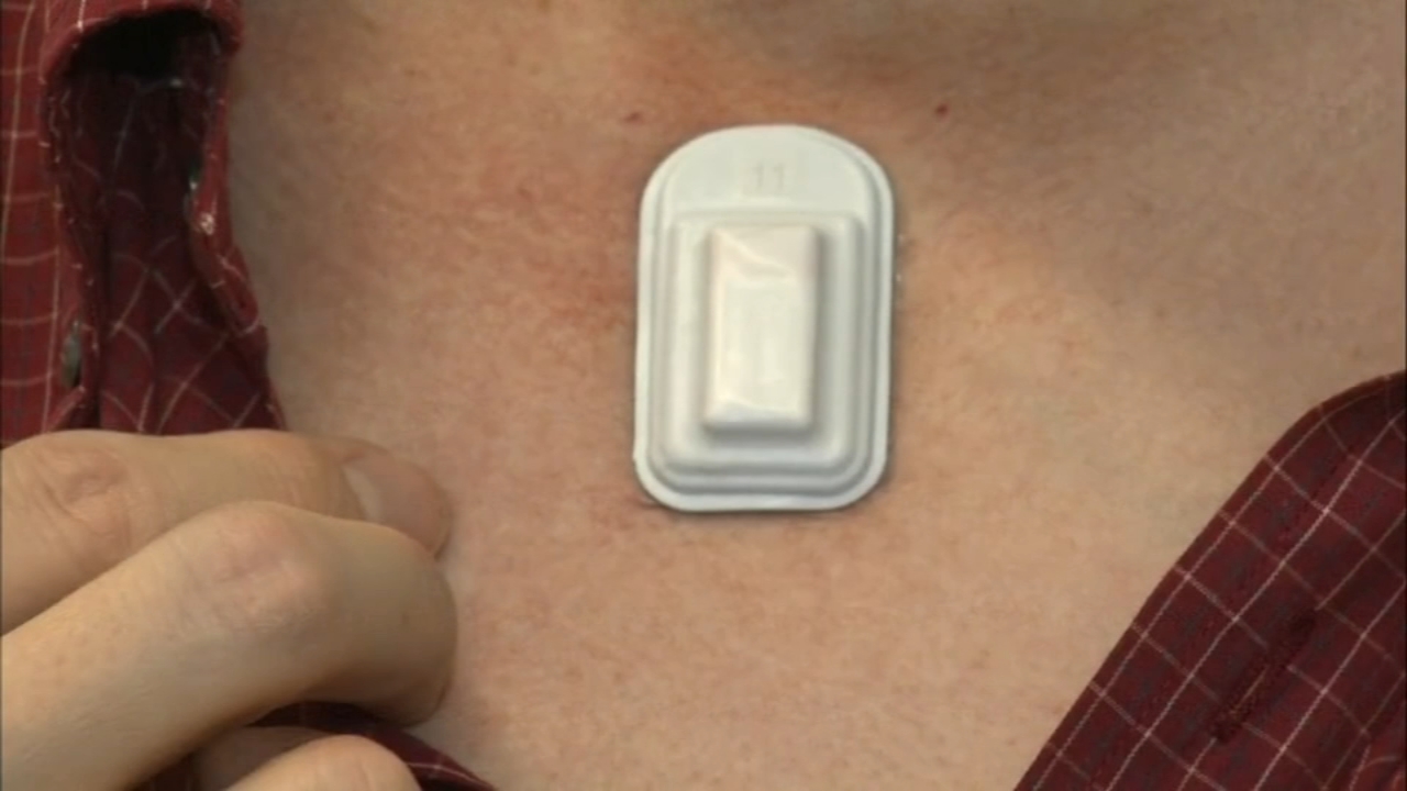 Northwestern University scientists develop wearable wireless device, tracks common symptoms of COVID-19