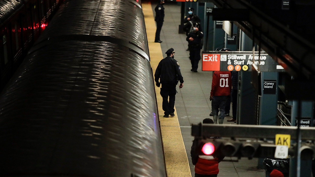 NYC subways shut down for overnight cleaning