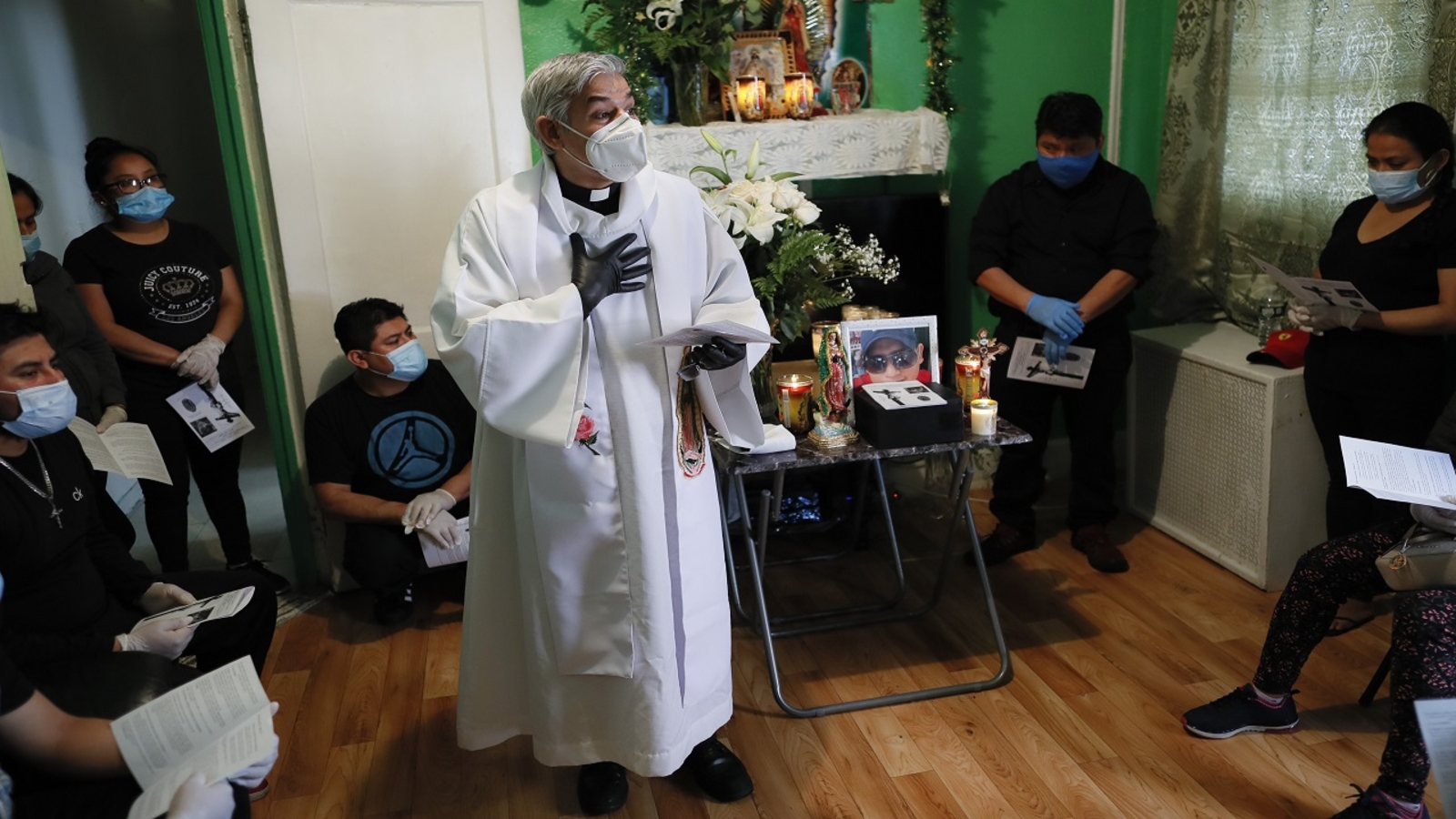 Coronavirus New York City: Queens priest holding funerals inside their ...